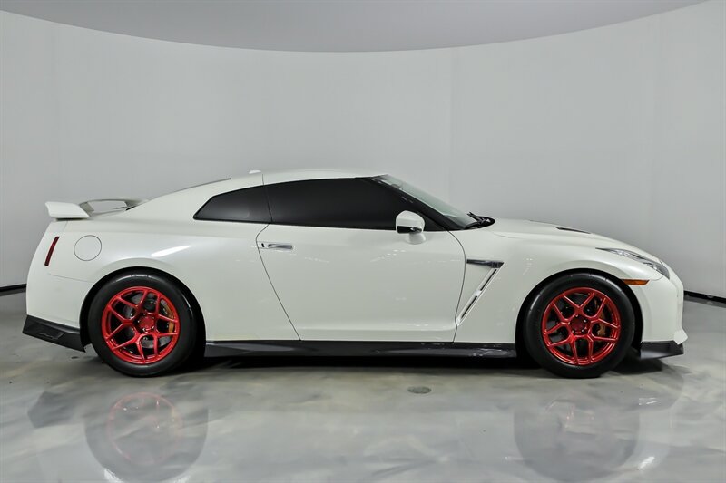 Used 2019 Nissan GT-R Premium AWD/4WD image 14