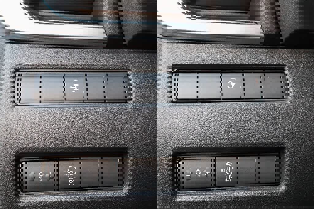 Used 2023 Nissan Rogue SV image 23