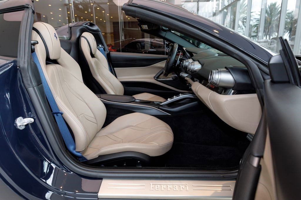 Used 2022 Ferrari 812 GTS RWD image 11