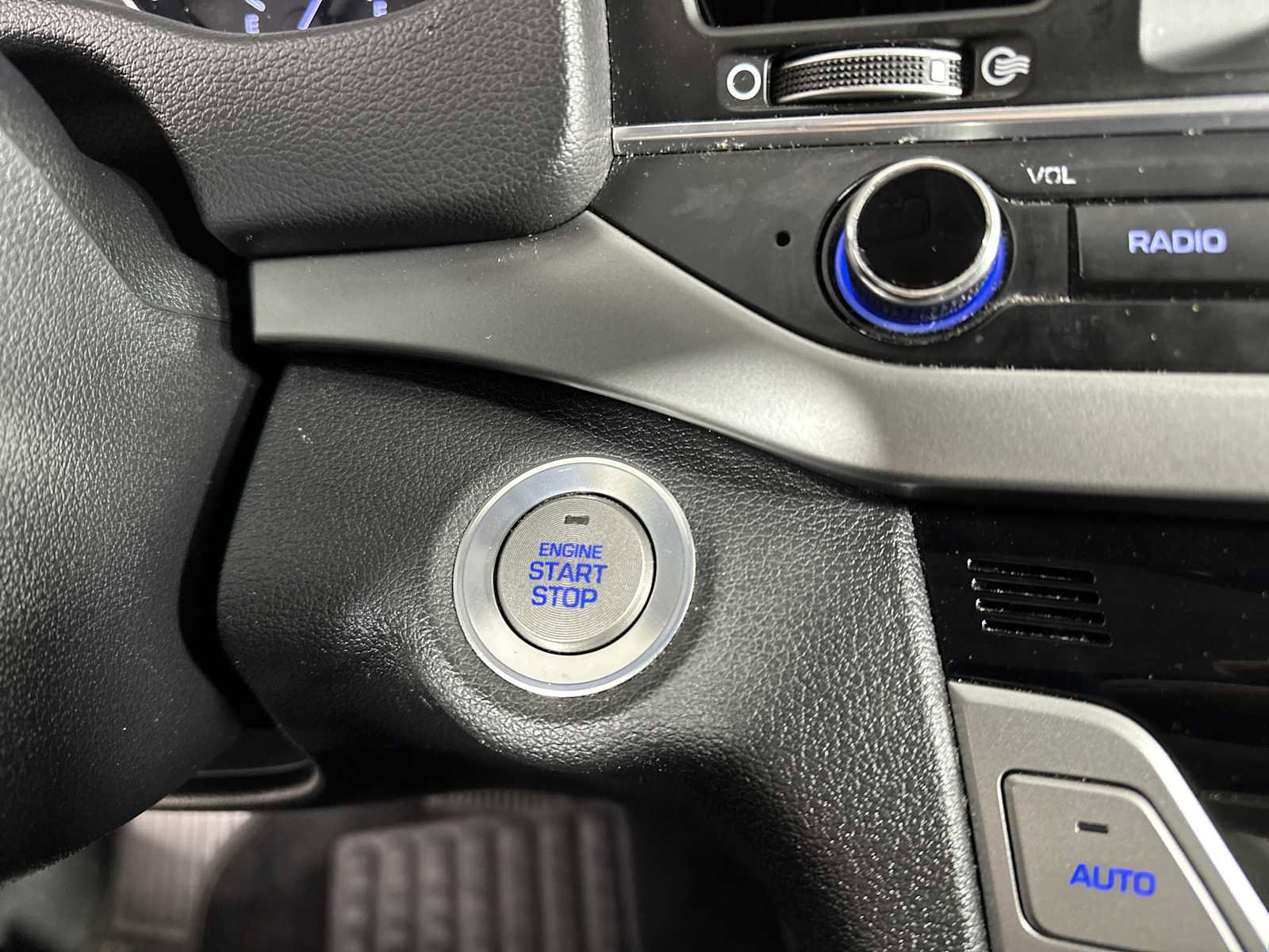 Used 2017 Hyundai Elantra Limited image 20