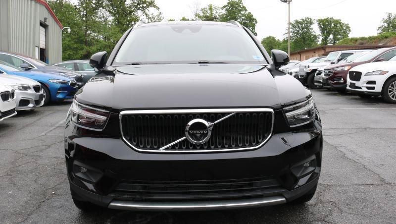 Used 2022 Volvo XC40 T4 Momentum FWD image 2