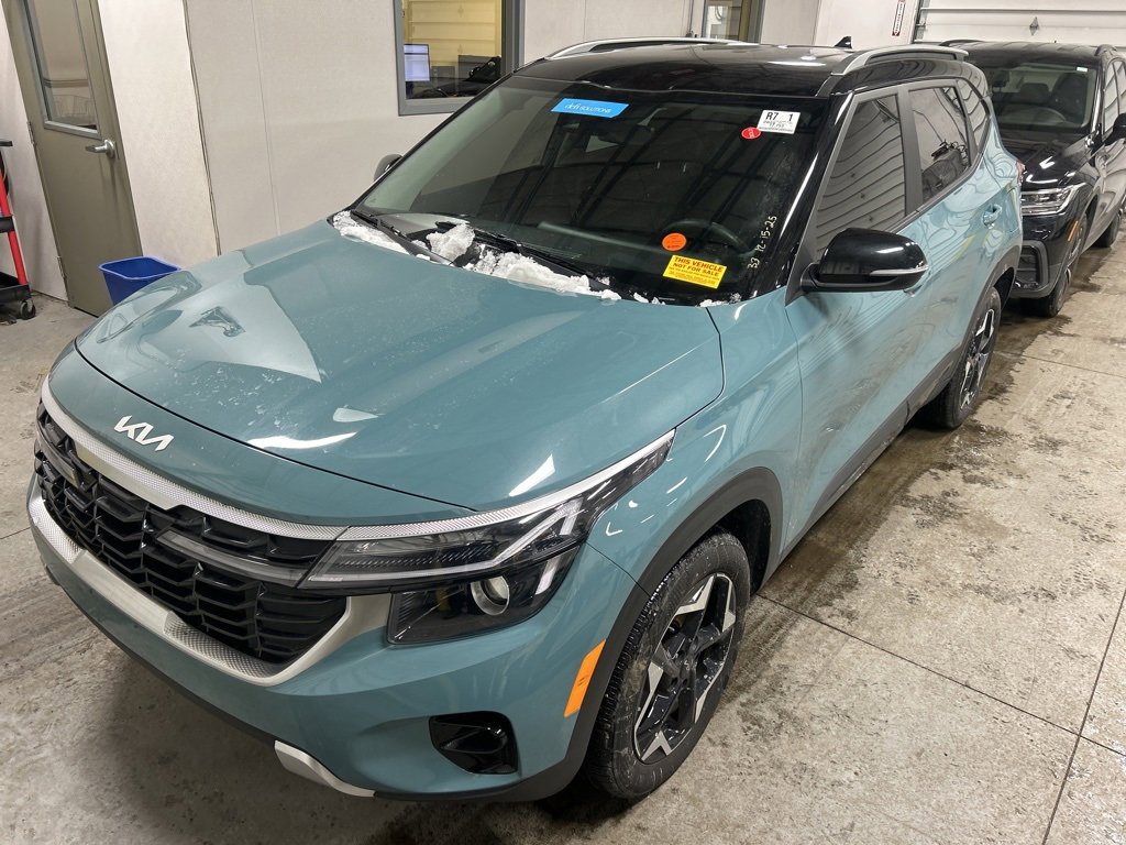 Used 2025 Kia Seltos S image 2