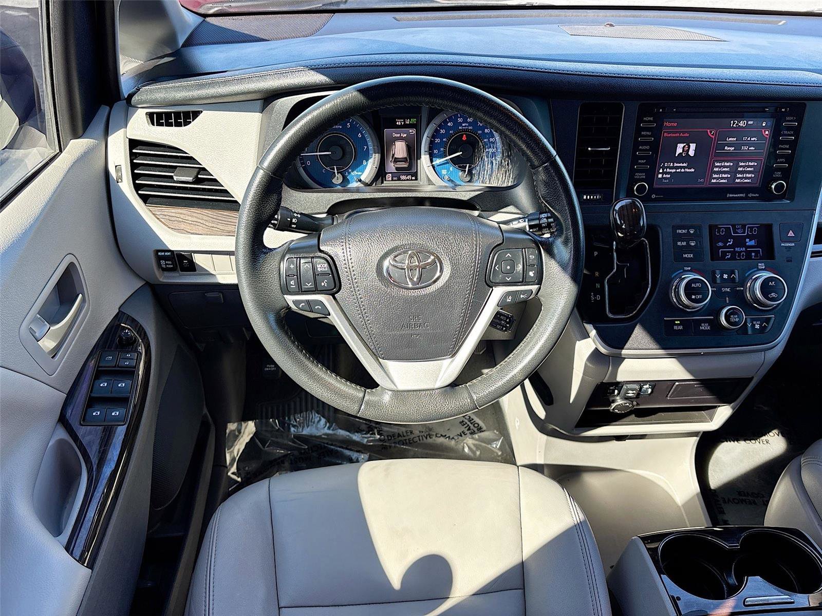 Used 2020 Toyota Sienna XLE image 23