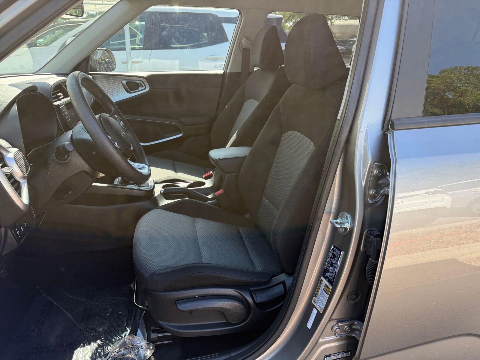 Used 2025 Kia Soul LX w/ LX Technology Package FWD image 33