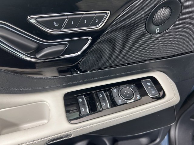 Certified 2025 Lincoln Aviator Reserve w/ Illumination Package image 15