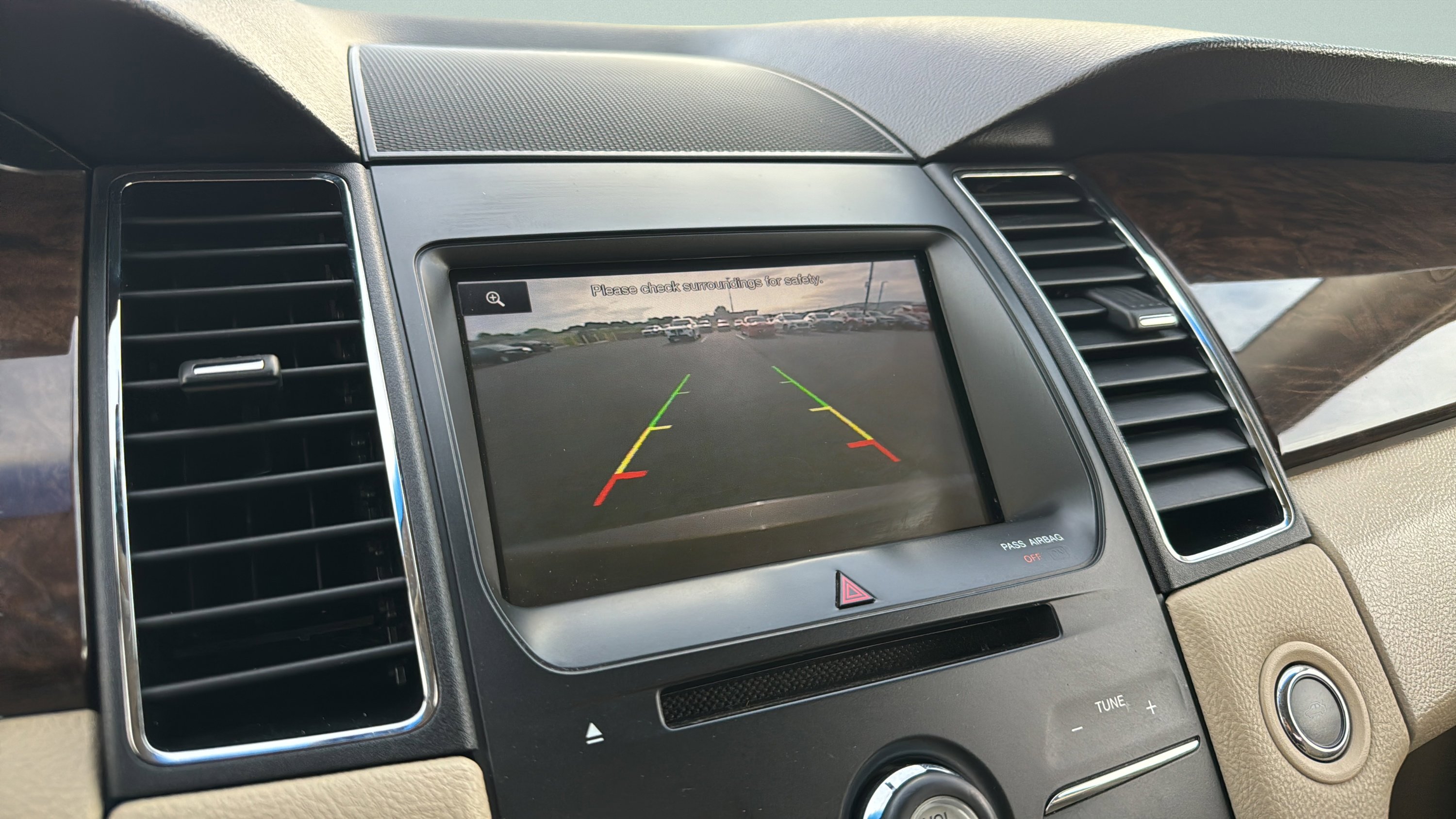Used 2015 Ford Taurus Limited FWD image 16