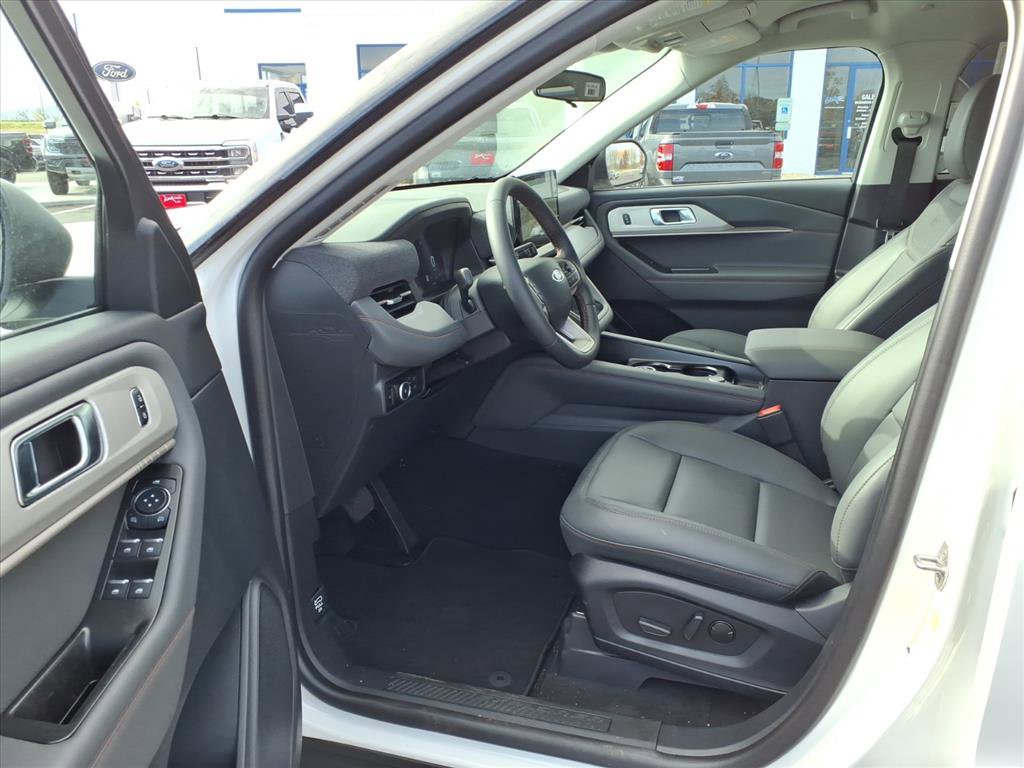 New 2026 Ford Explorer Active image 7