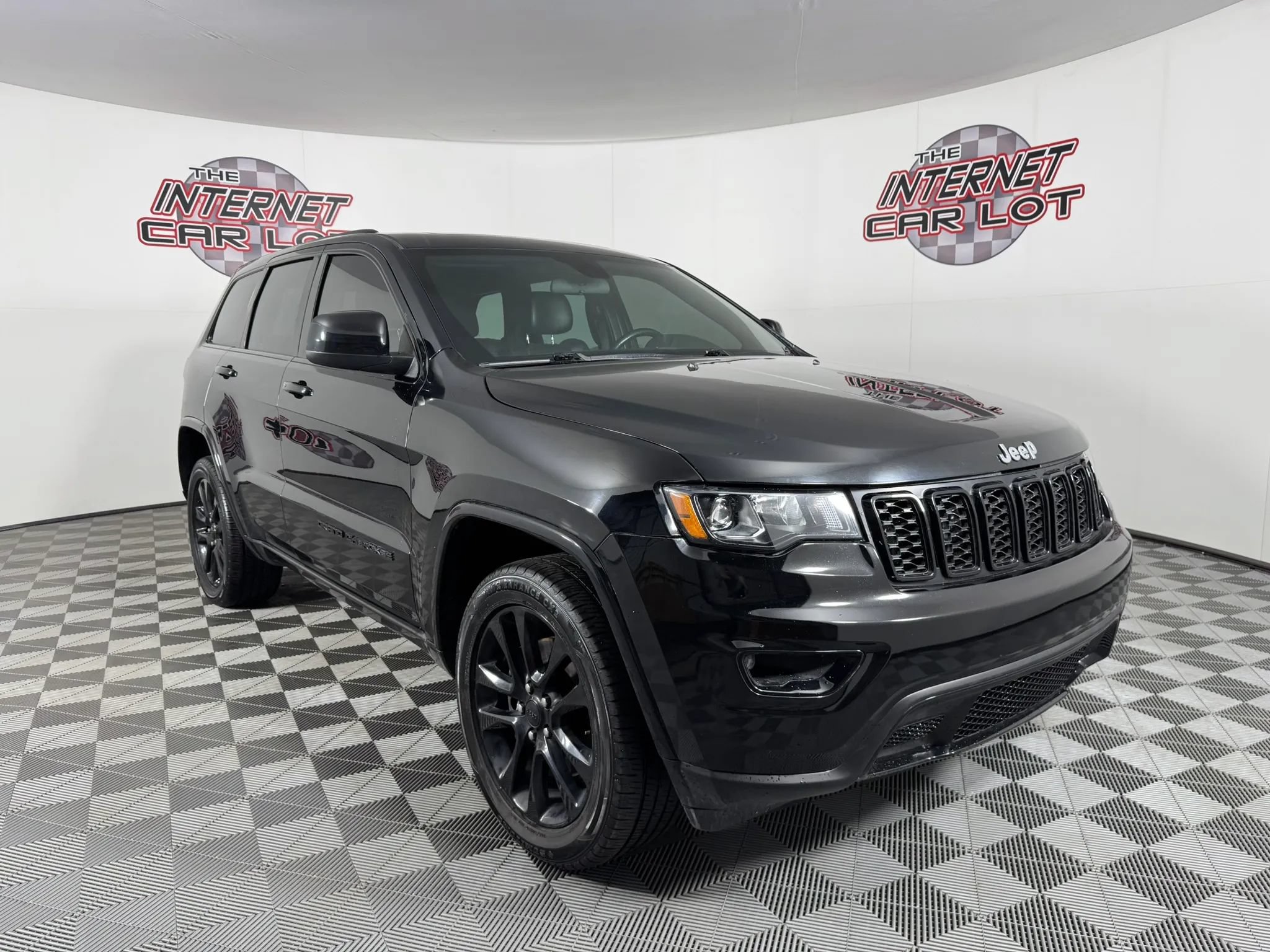 Used 2021 Jeep Grand Cherokee Laredo X AWD/4WD image 9