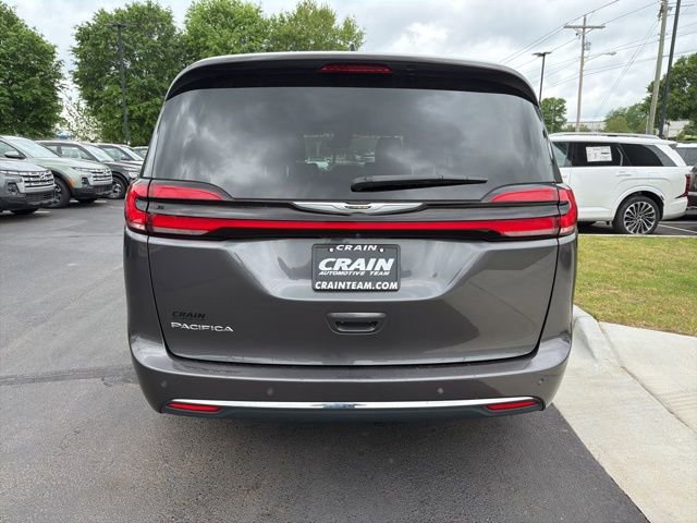 Used 2023 Chrysler Pacifica Touring-L image 6