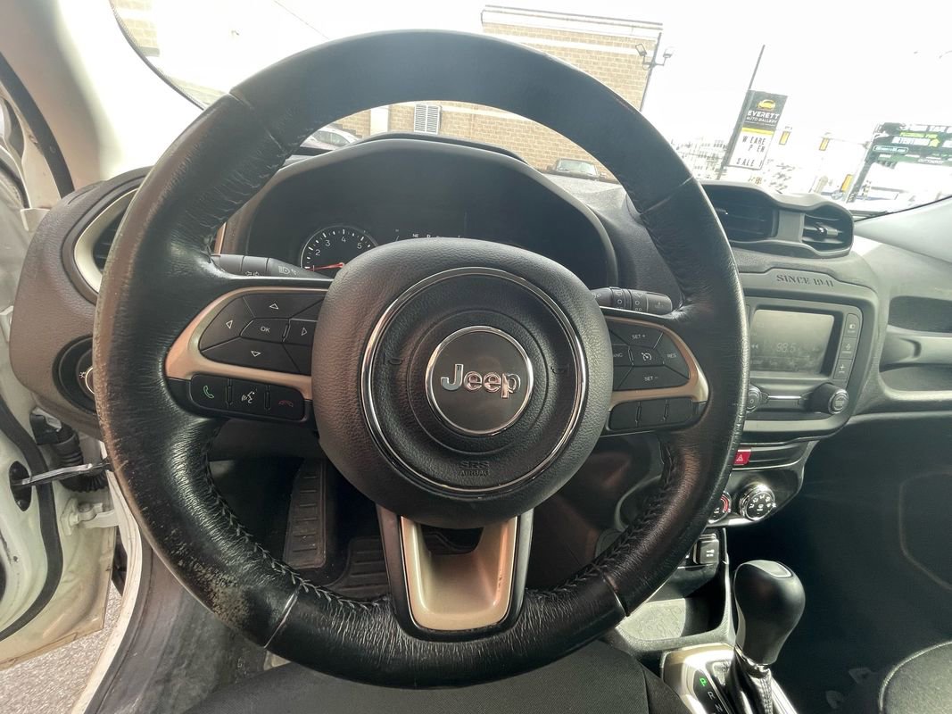 Used 2016 Jeep Renegade Latitude image 12