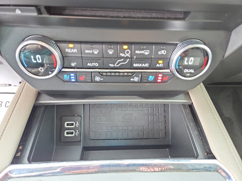 Used 2018 Ford Expedition XLT w/ Equipment Group 202A RWD image 29