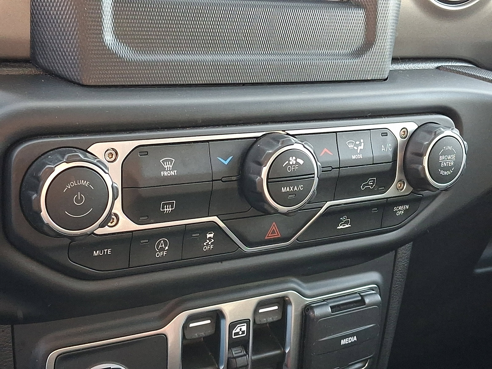 Used 2023 Jeep Gladiator Sport AWD/4WD image 18
