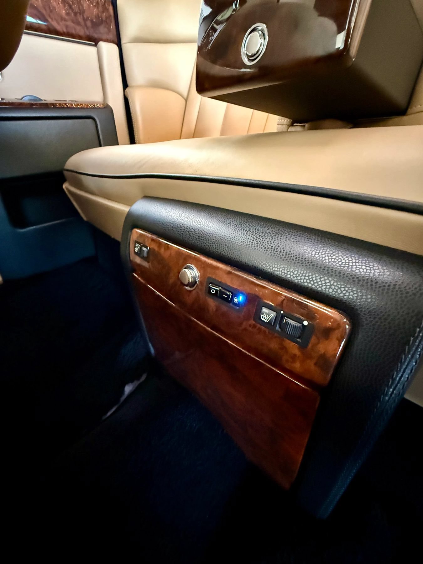 Used 2015 Rolls-Royce Phantom Sedan RWD image 29