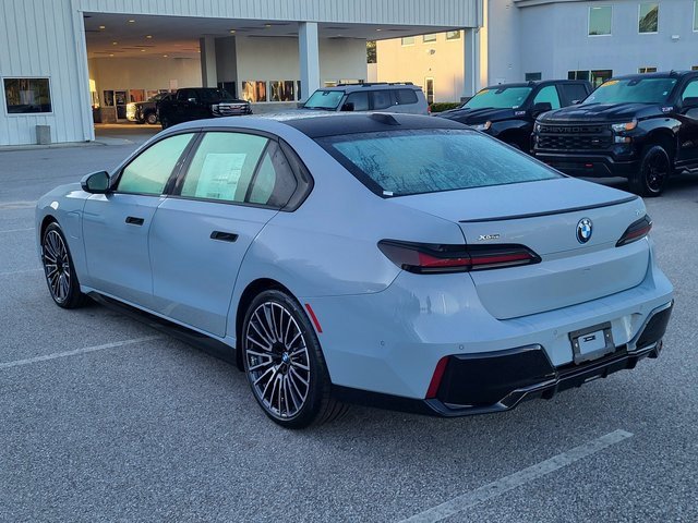 New 2026 BMW 750e xDrive image 6