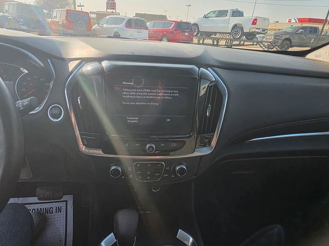 Used 2023 Chevrolet Traverse LT w/ Rear Camera Mirror Package image 12