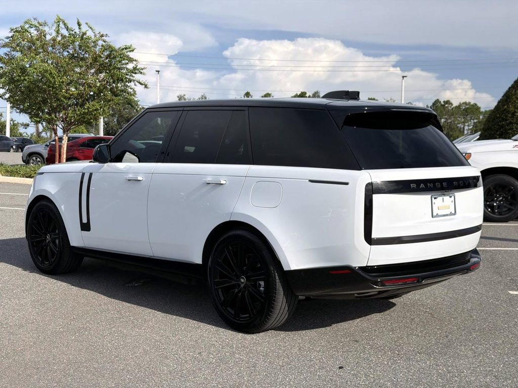 Used 2025 Land Rover Range Rover SE AWD/4WD image 3