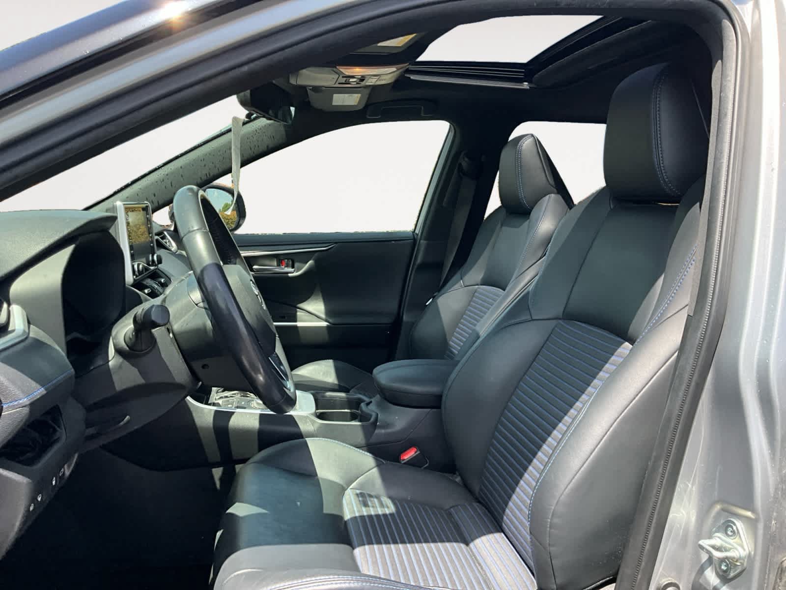 Used 2020 Toyota RAV4 XSE w/ XSE Grade Weather Package AWD/4WD image 9