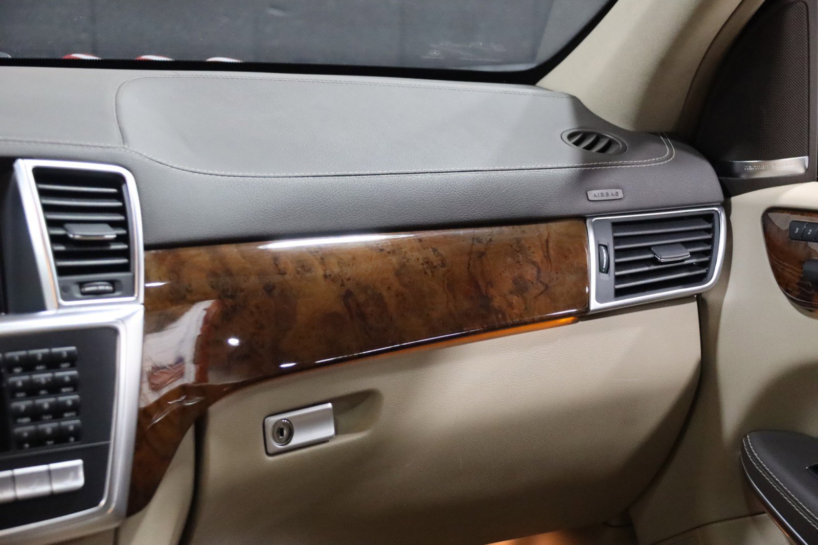 Used 2013 Mercedes-Benz GL 550 4MATIC AMG Sport 4dr Suv image 58