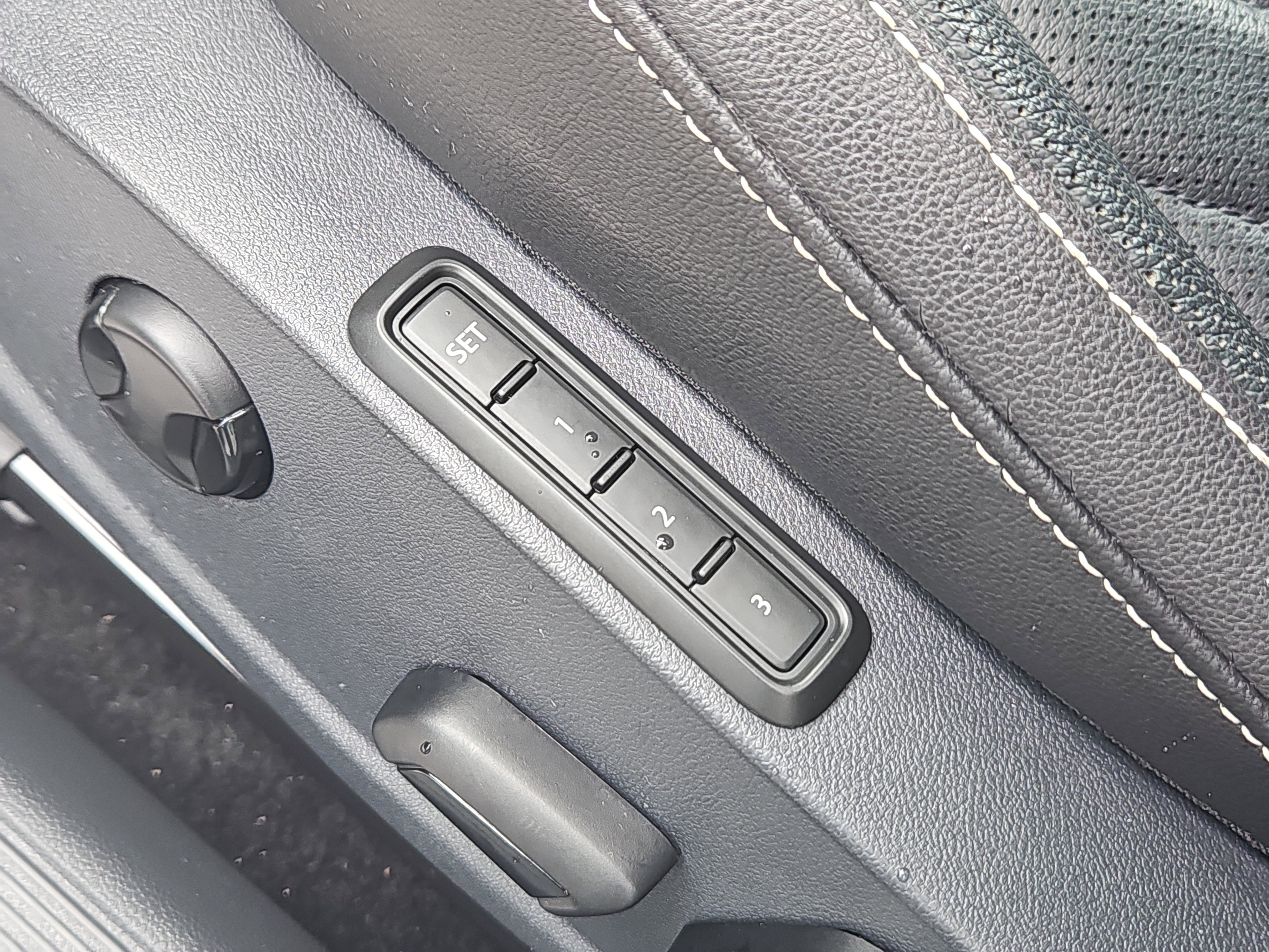 Certified 2022 Volkswagen Jetta SEL image 16