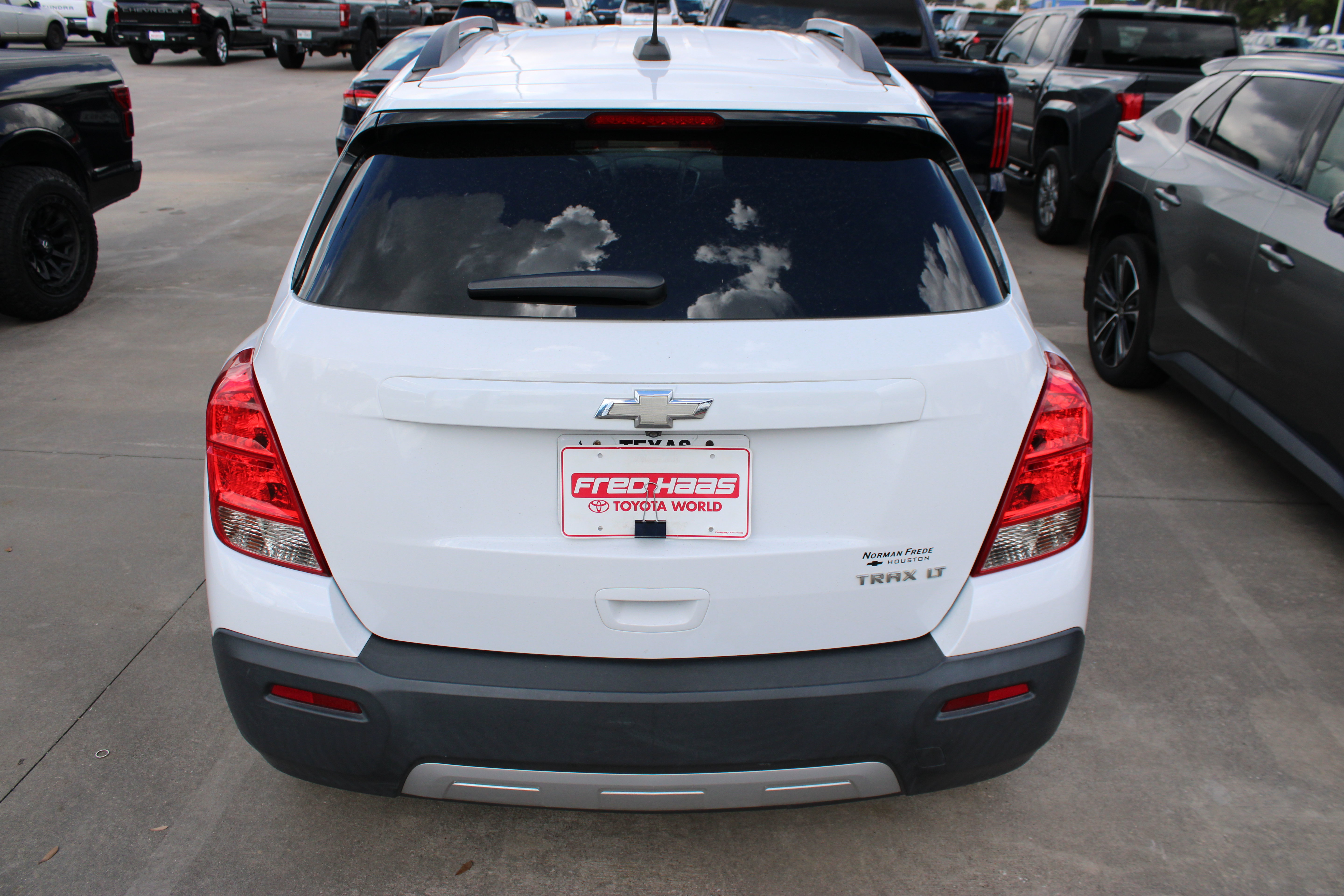Used 2016 Chevrolet Trax LT w/ LT Sun and Sound Package FWD image 7