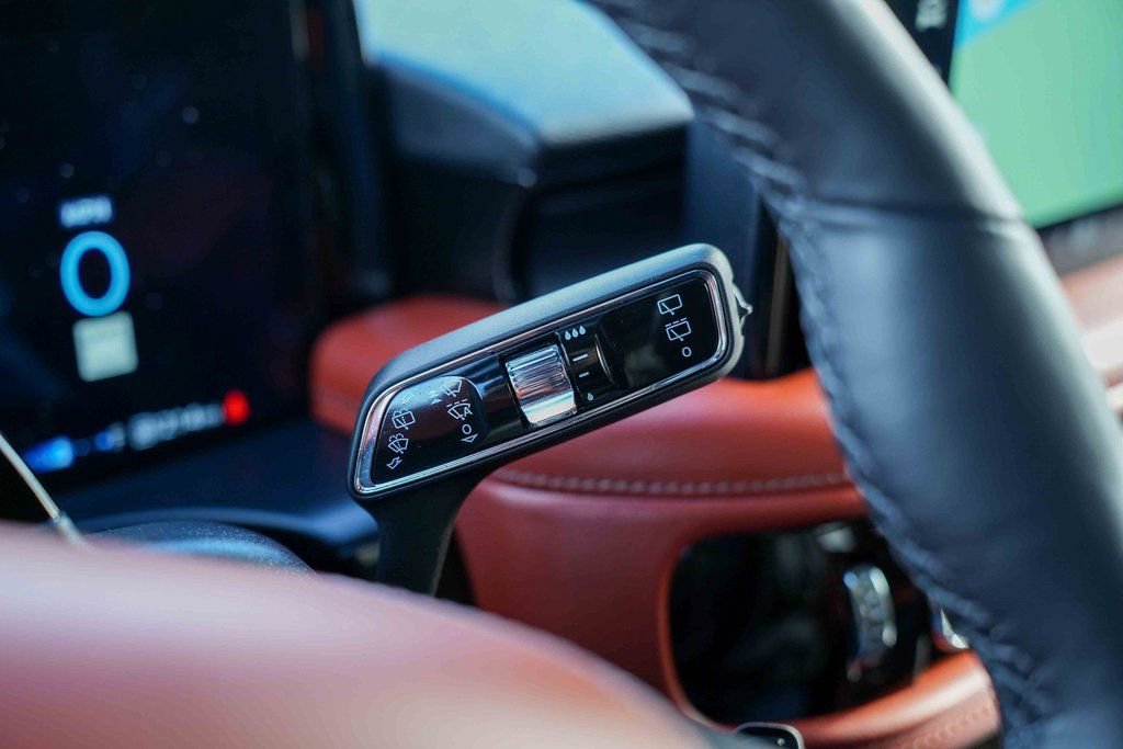 Used 2025 Lincoln Aviator Reserve w/ Jet Appearance Package image 37