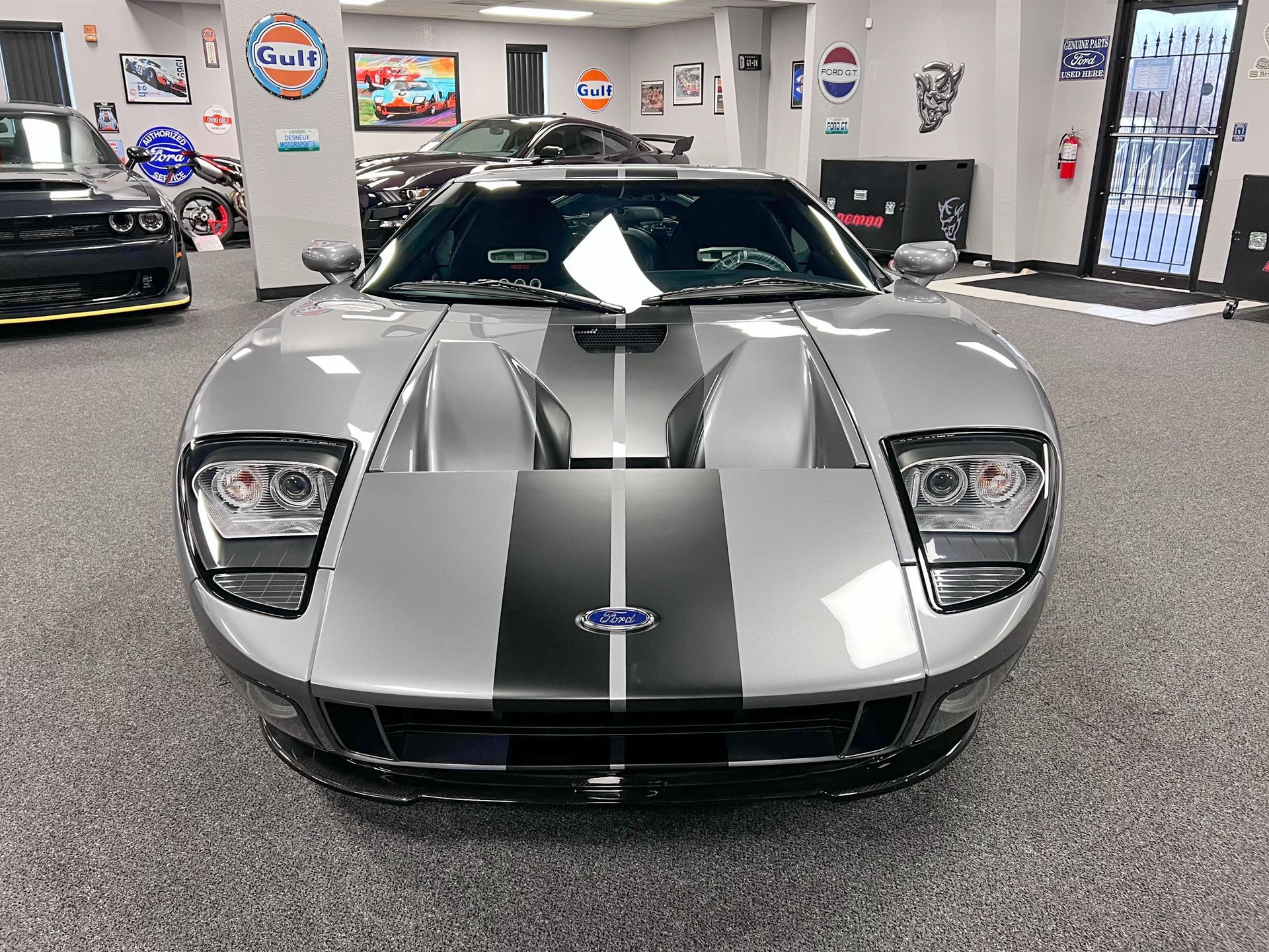 Used 2006 Ford GT RWD image 6