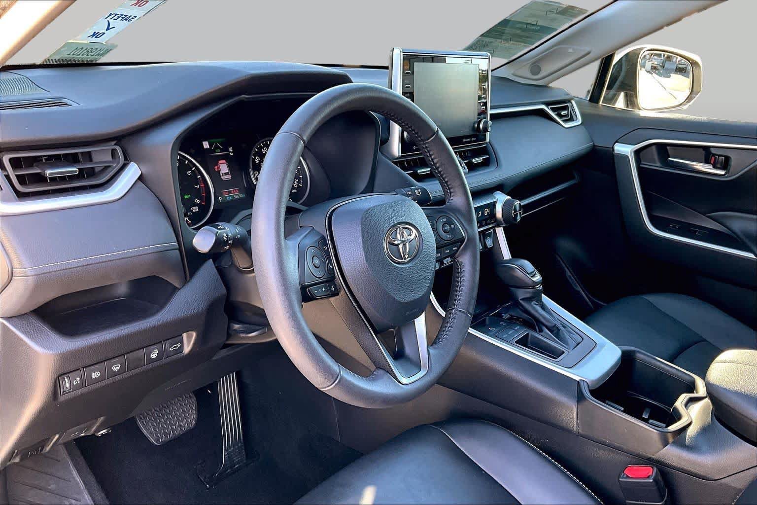Used 2022 Toyota RAV4 XLE Premium FWD image 16