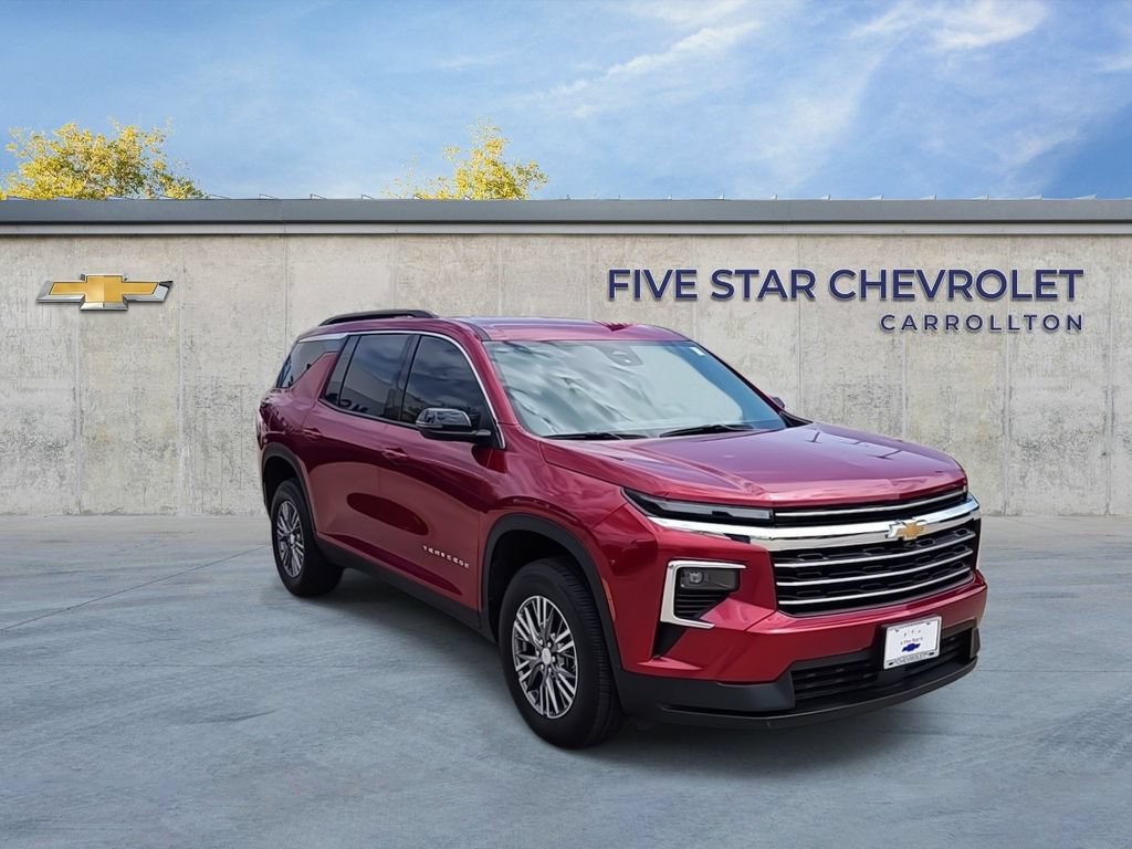 Used 2025 Chevrolet Traverse LT FWD image 2