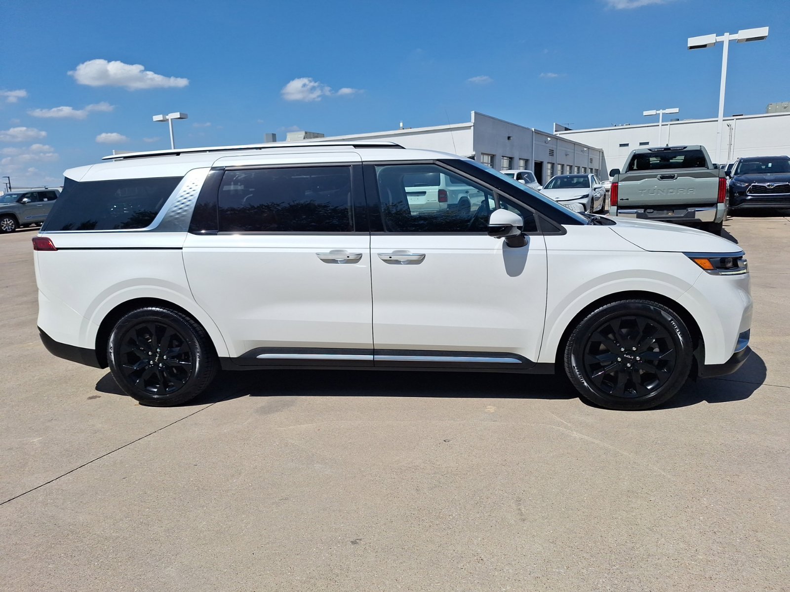 Used 2022 Kia Carnival SX FWD image 7