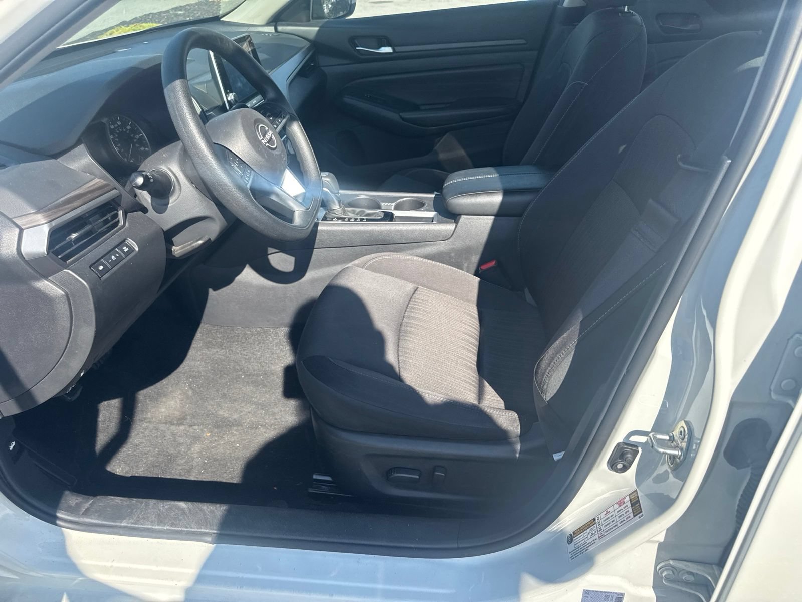 Used 2025 Nissan Altima 2.5 SV FWD image 11