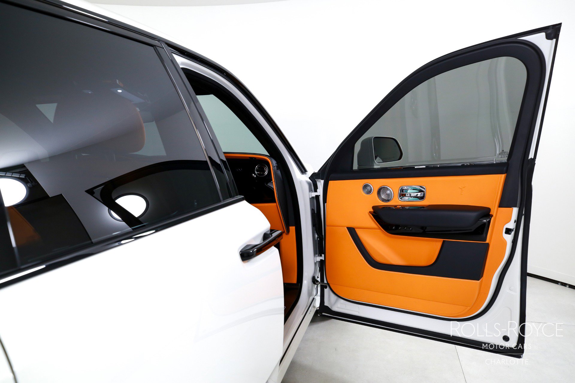 Used 2025 Rolls-Royce Cullinan Black Badge image 33