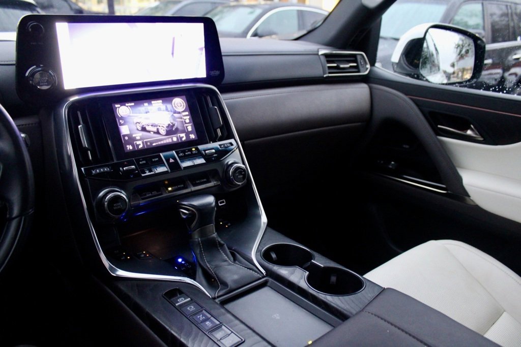 Used 2022 Lexus LX 600 4WD w/ Luxury Package image 18