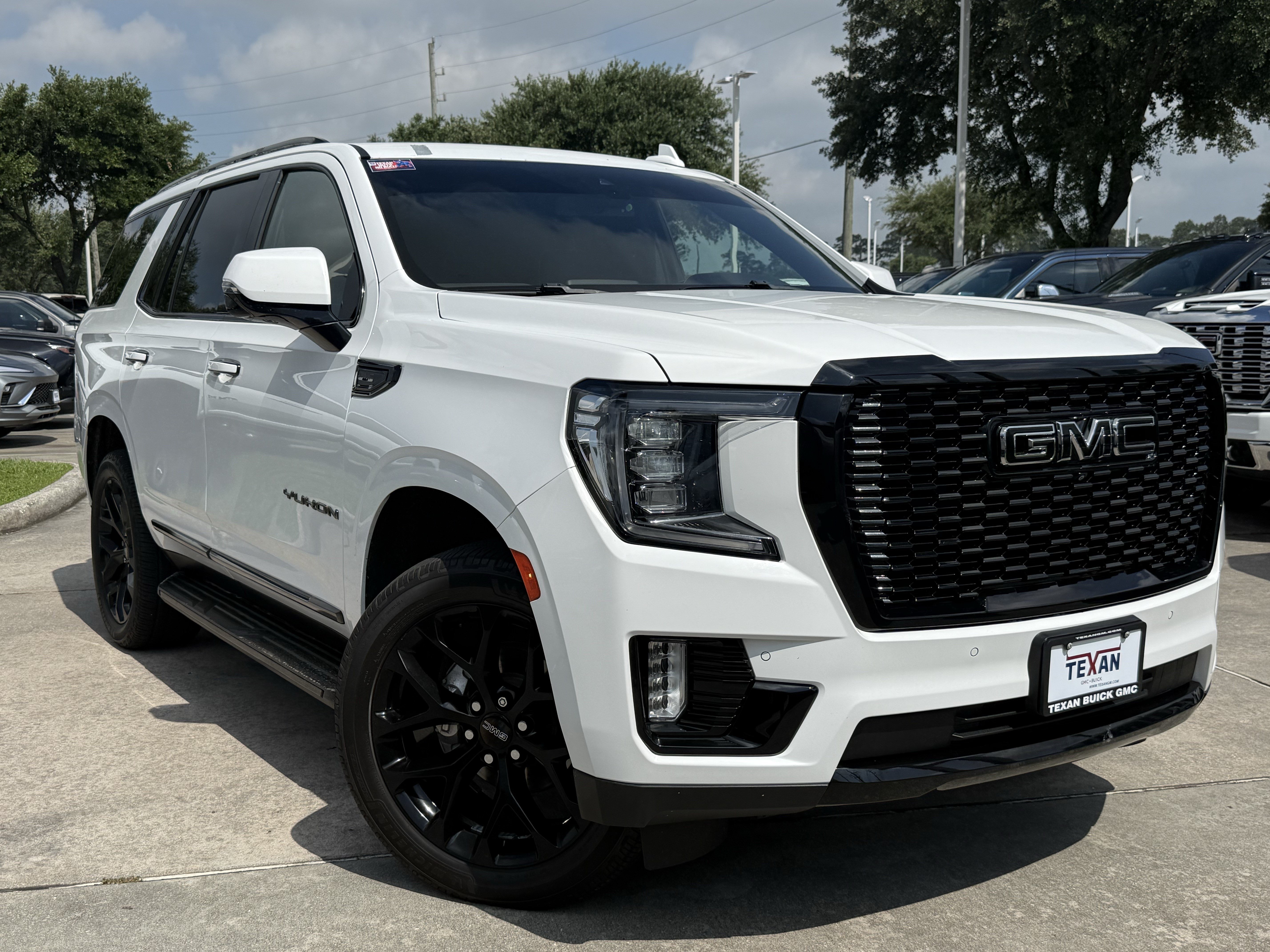Used 2021 GMC Yukon SLT w/ SLT Luxury Package AWD/4WD image 2