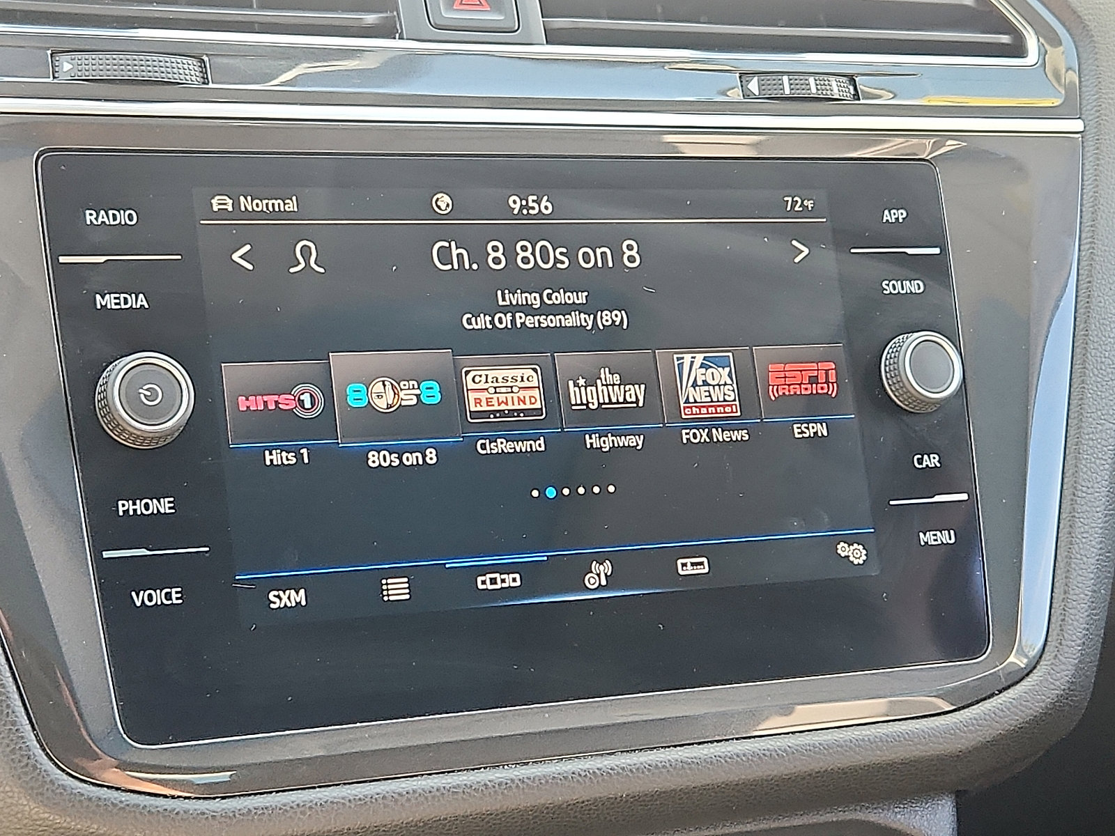 Used 2022 Volkswagen Tiguan SE image 17