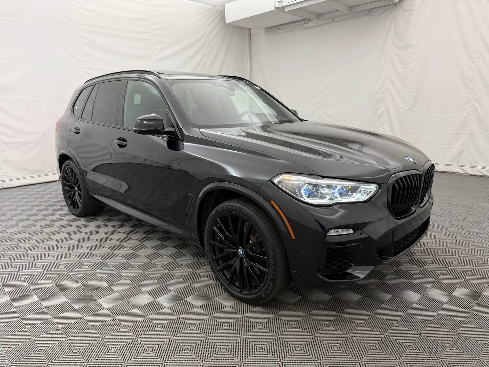 Used 2021 BMW X5 M50i w/ Executive Package AWD/4WD image 4