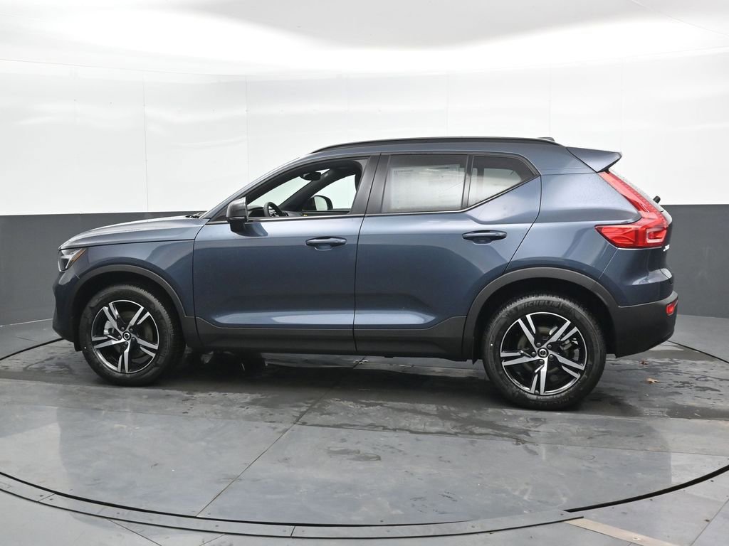 New 2026 Volvo XC40 B5 Core w/ Protection Package Premier image 7