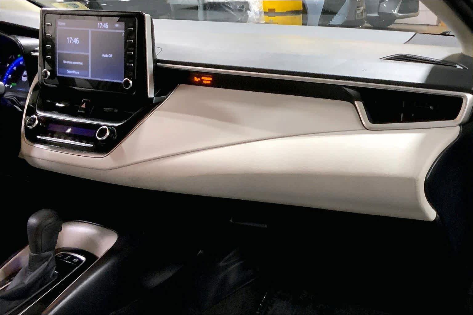 Used 2020 Toyota Corolla LE FWD image 19