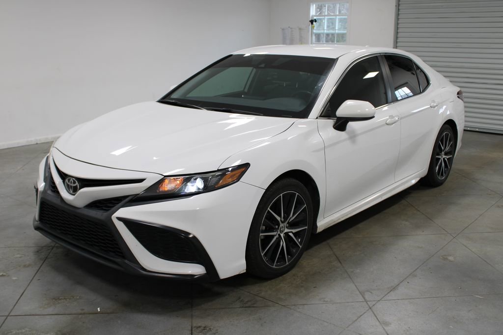Used 2021 Toyota Camry SE image 4