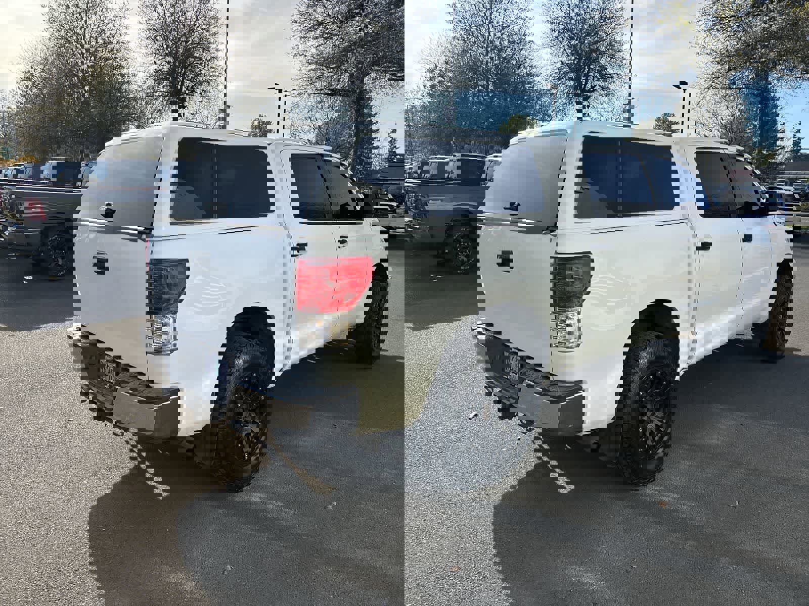 Used 2010 Toyota Tundra 4x4 CrewMax image 4