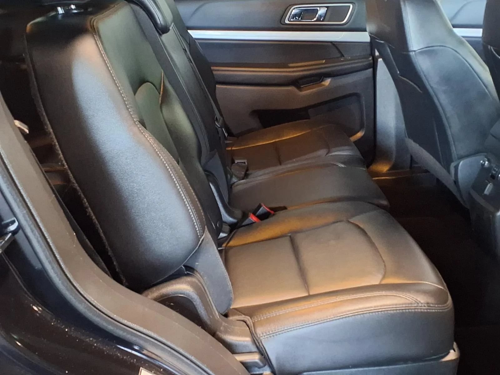 Used 2016 Ford Explorer XLT w/ Equipment Group 202A AWD/4WD image 12