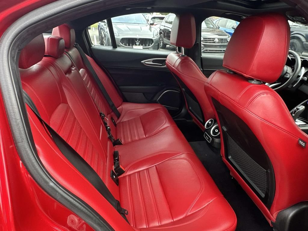 Used 2023 Alfa Romeo Giulia Veloce RWD image 15