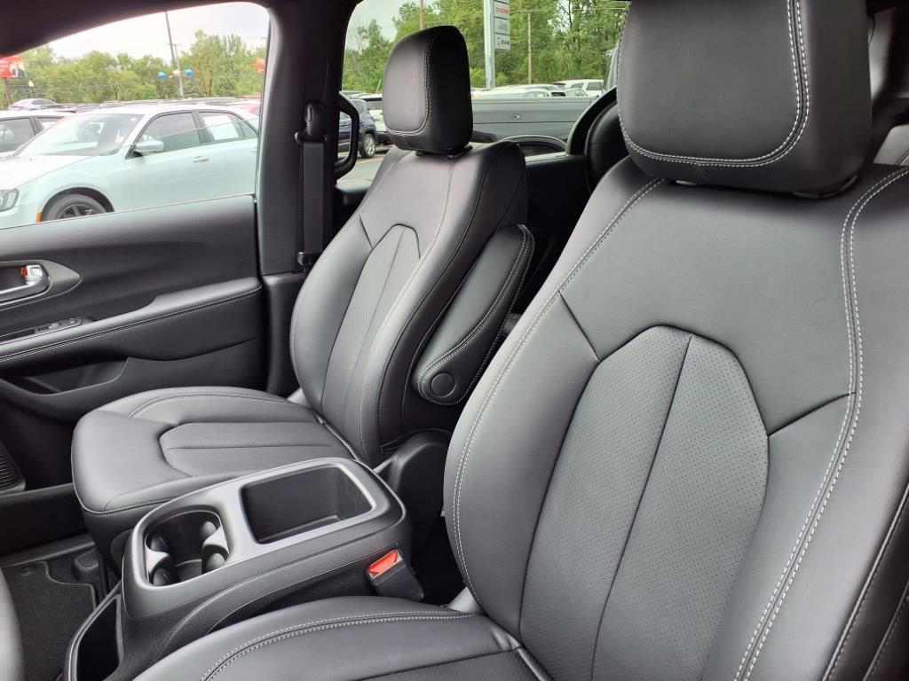 New 2026 Chrysler Voyager LX image 13