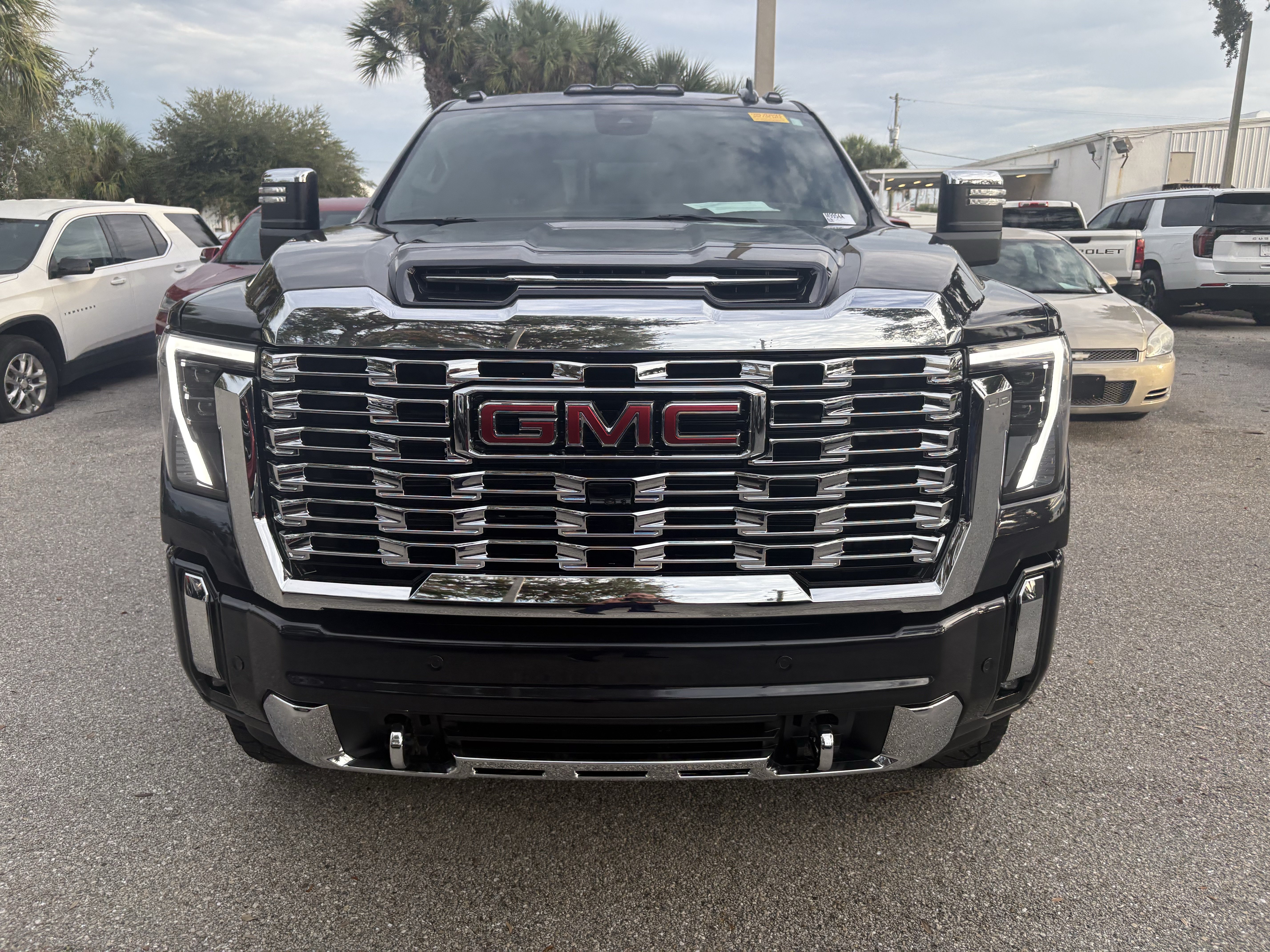 Used 2024 GMC Sierra 3500 Denali w/ Denali Reserve Package AWD/4WD image 2