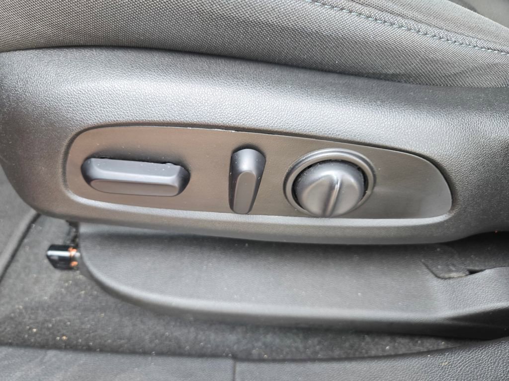 Used 2021 Chevrolet Blazer LT image 23