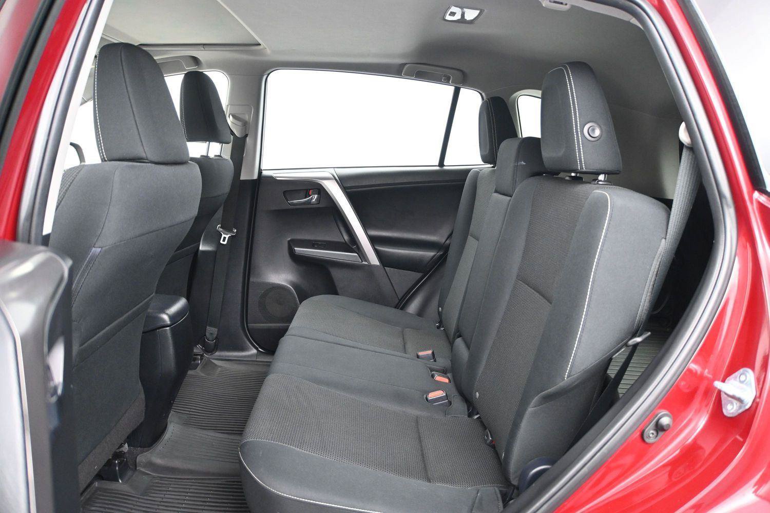 Used 2018 Toyota RAV4 XLE w/ Plus Extra Value Package AWD/4WD image 9
