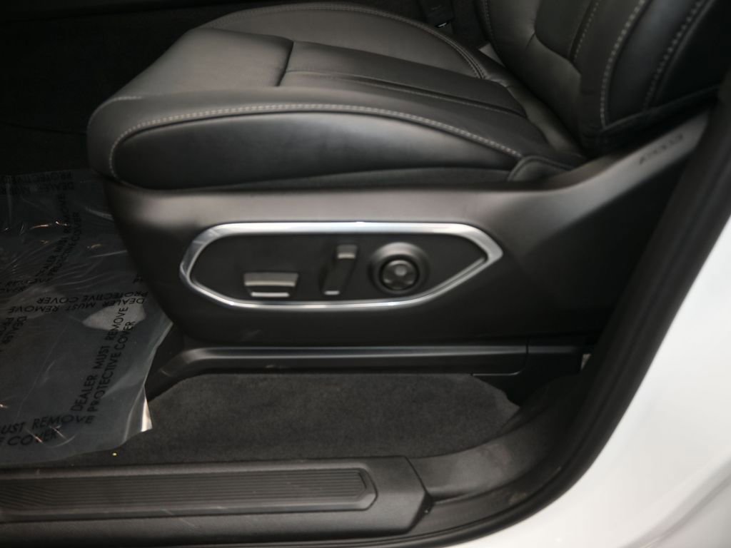 Used 2023 Jeep Wagoneer L Series III w/ Preferred Equipment Group image 15