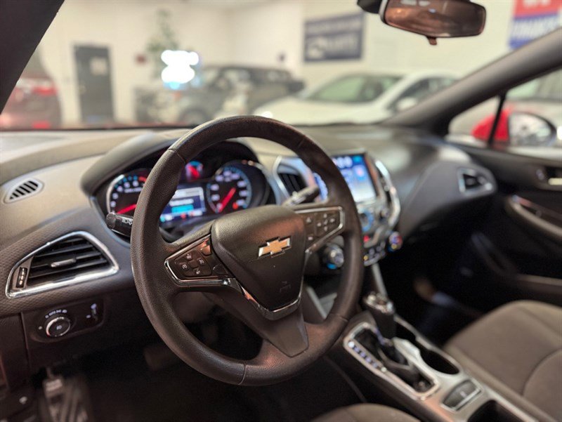 Used 2017 Chevrolet Cruze LT w/ Sun And Sound Package image 10