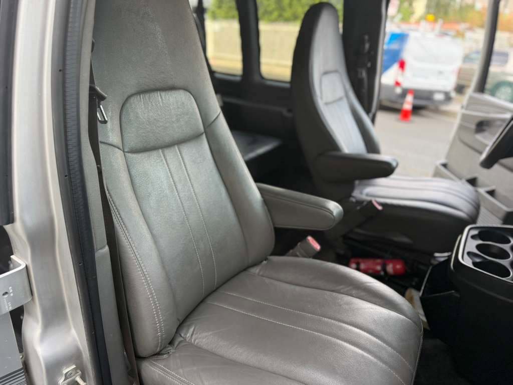 Used 2011 Chevrolet Express 3500 LS RWD image 19