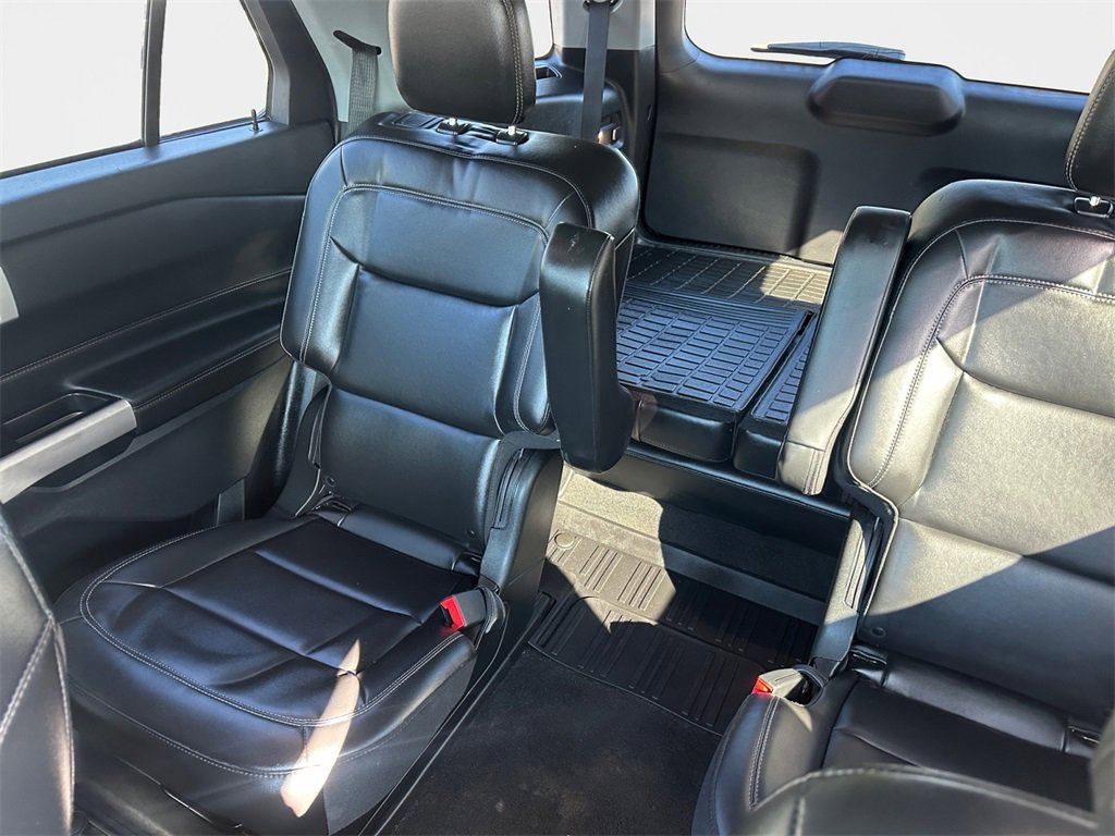 Used 2022 Ford Explorer XLT w/ Equipment Group 202A image 9