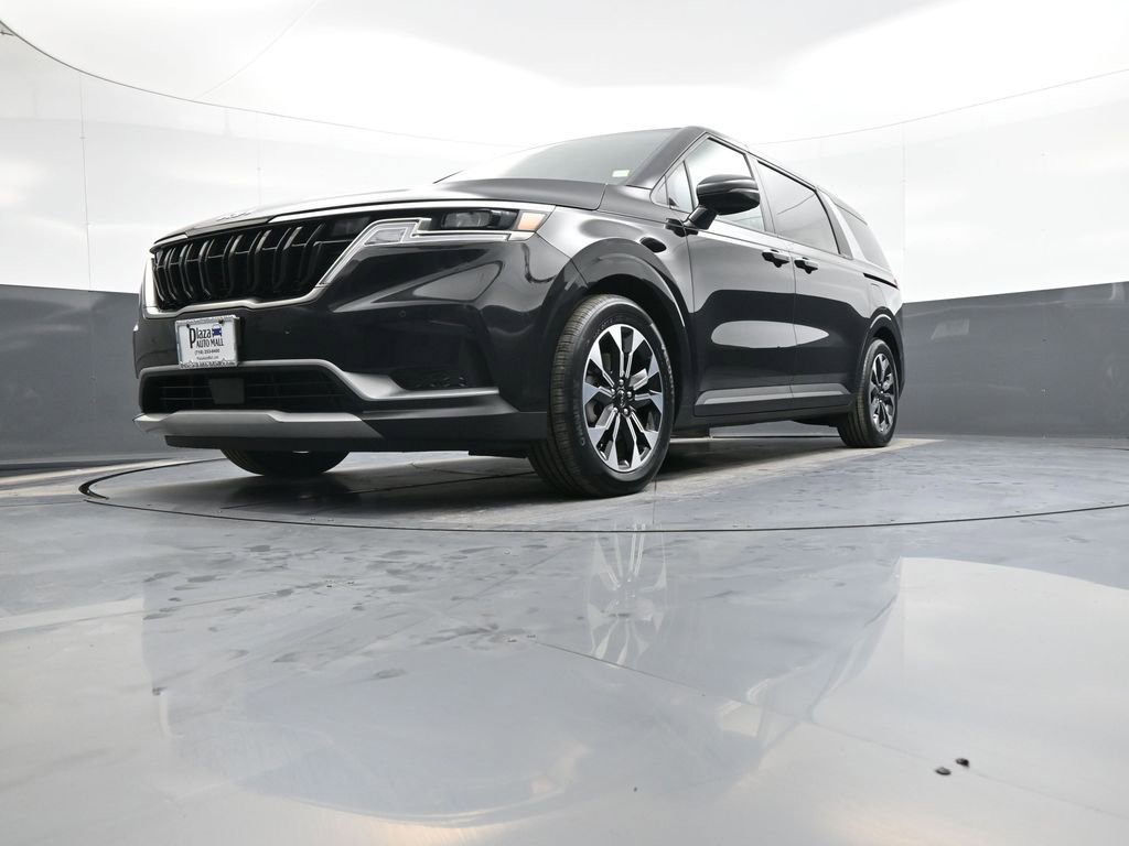 Certified 2023 Kia Carnival EX image 26